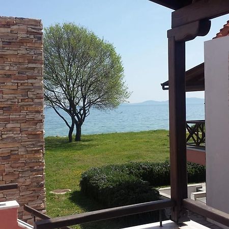 Beachfront Stylish Maisonette In Ierissos Exteriör bild