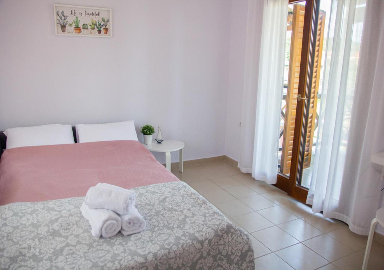 Beachfront Stylish Maisonette In Ierissos Exteriör bild