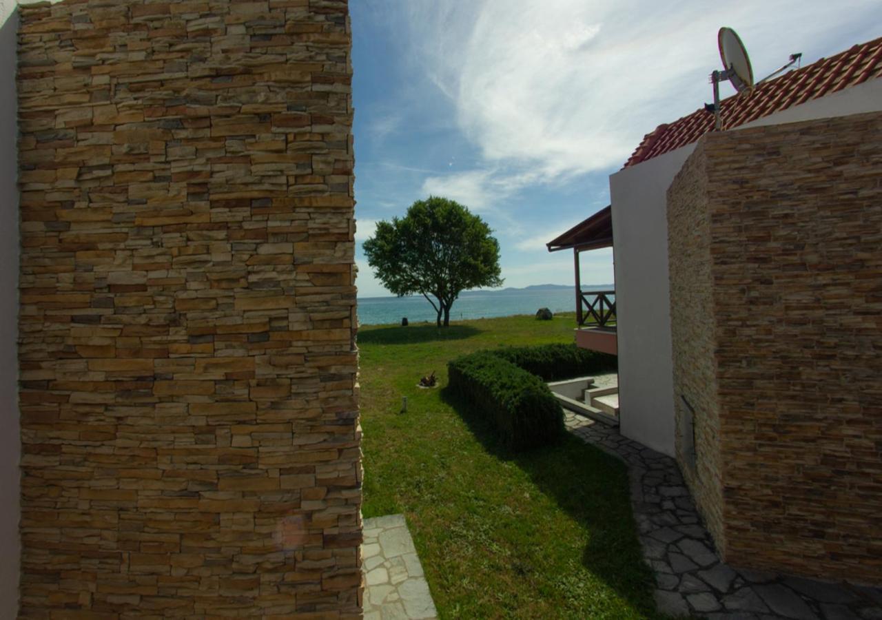 Beachfront Stylish Maisonette In Ierissos Exteriör bild